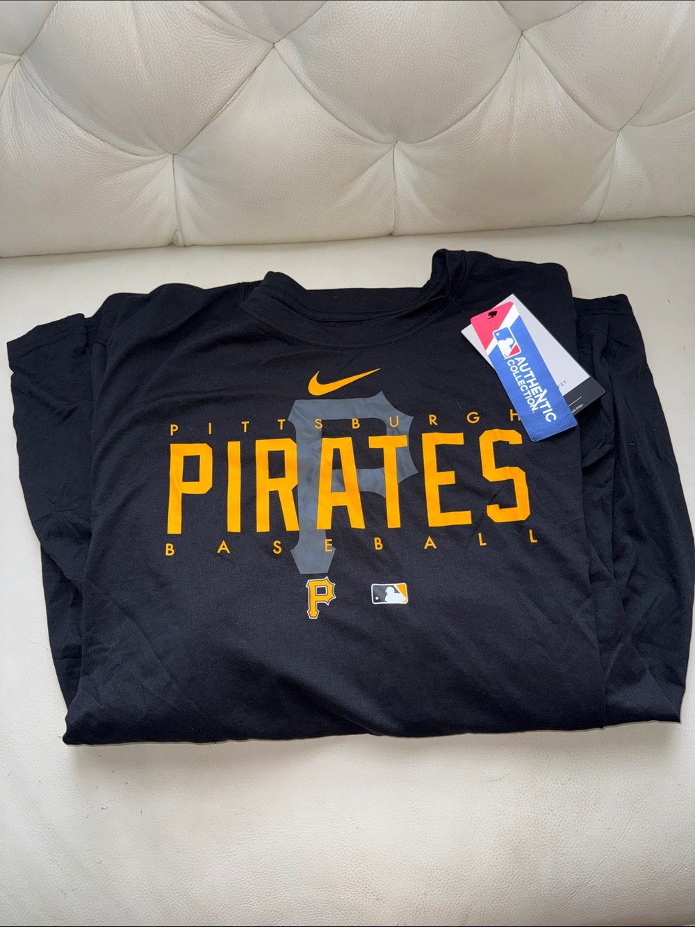NWT Nike Black & Gold Pittsburgh Pirates Baseball long sleeve shirt